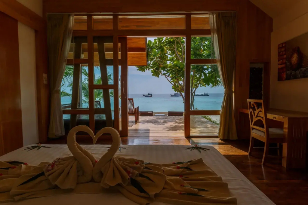 Бунгало Honeymoon Beachfront в Bundhaya Villas Koh Lipe