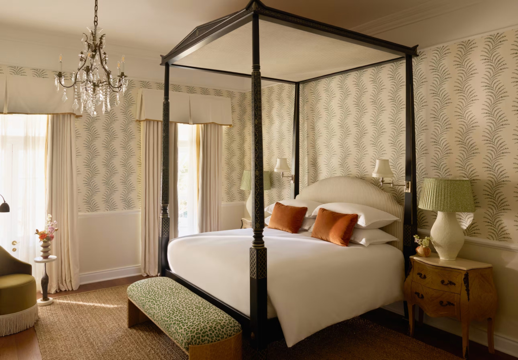 Strelitzia Double Suite (full double bed)