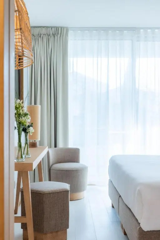 Double room with partial sea view (full double bed)