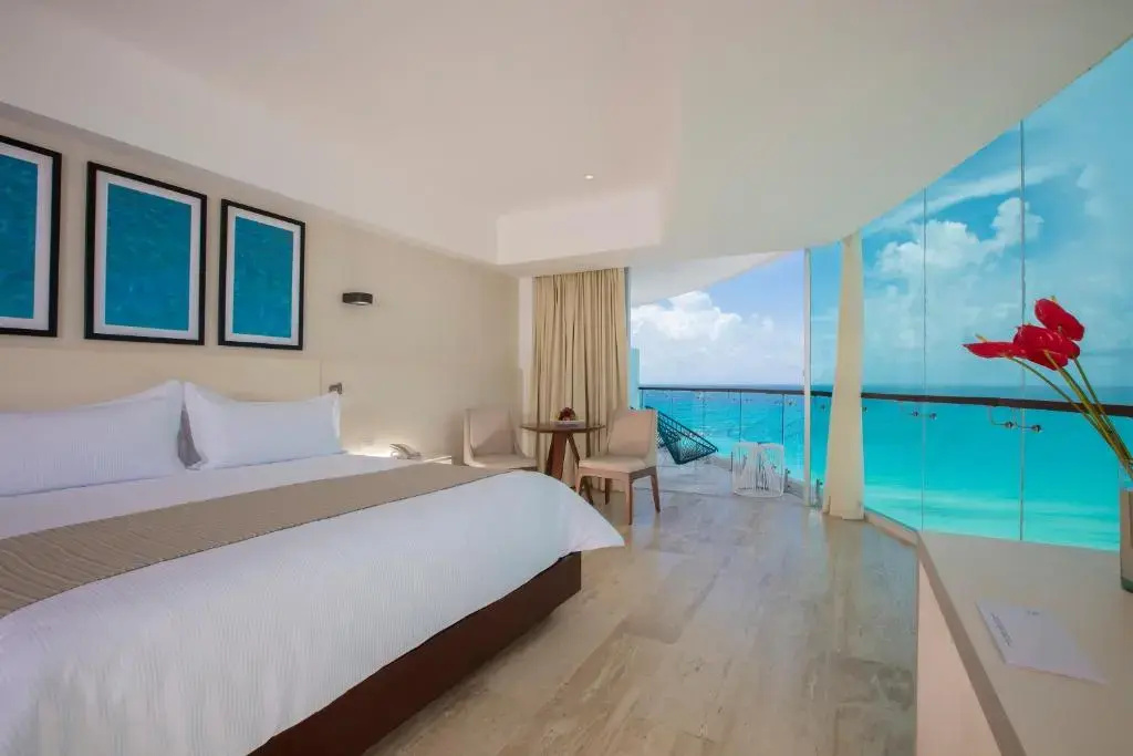 Altitude Corner Double Suite oceanfront full double bed