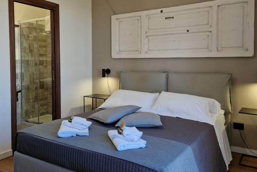 Double room with balcony (full double bed)