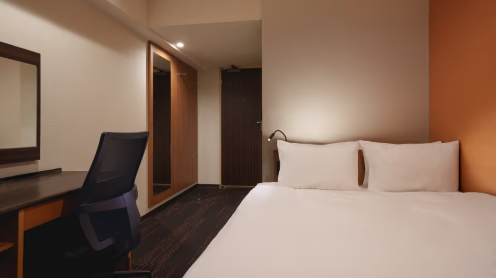 Double room (full double bed)