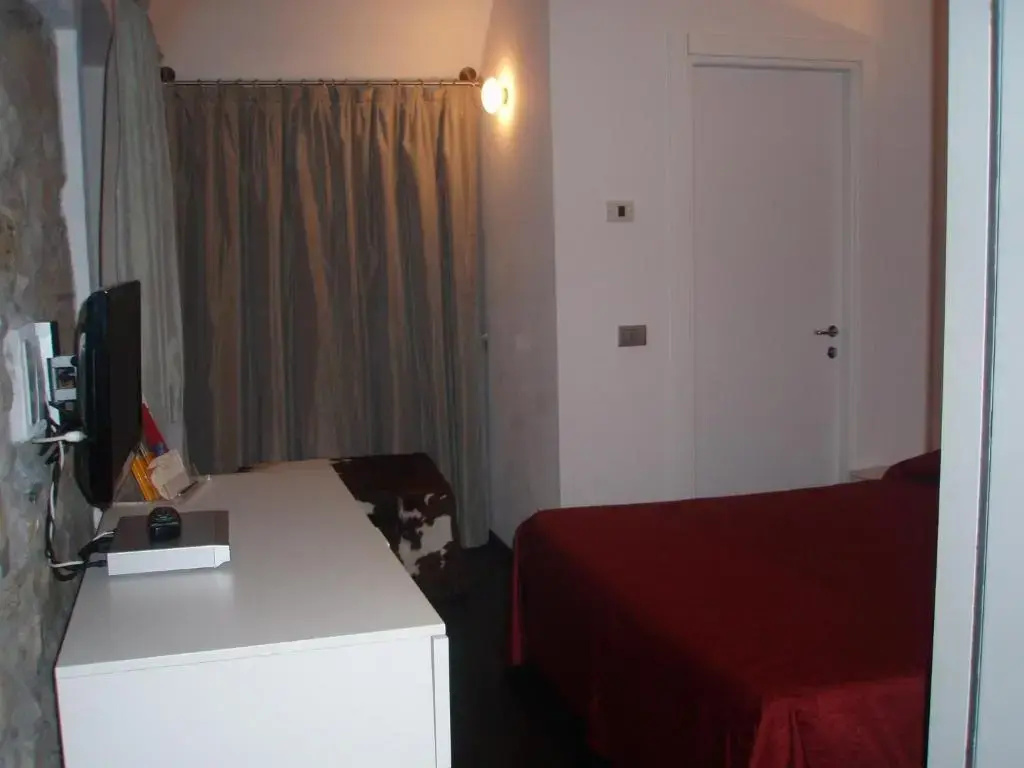 1 Bedroom Double Apartment (full double bed)