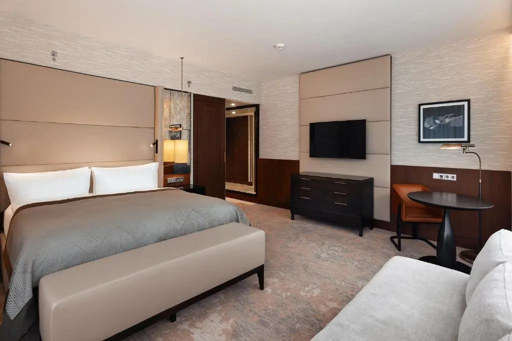 Premium Double room with city view (full double bed)