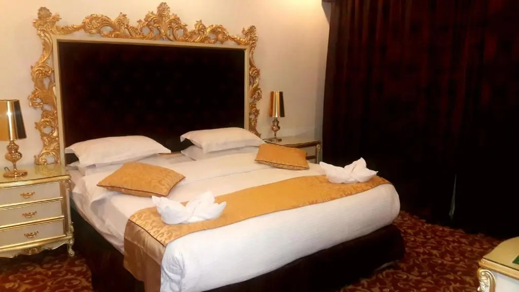 Deluxe Double room (full double bed)