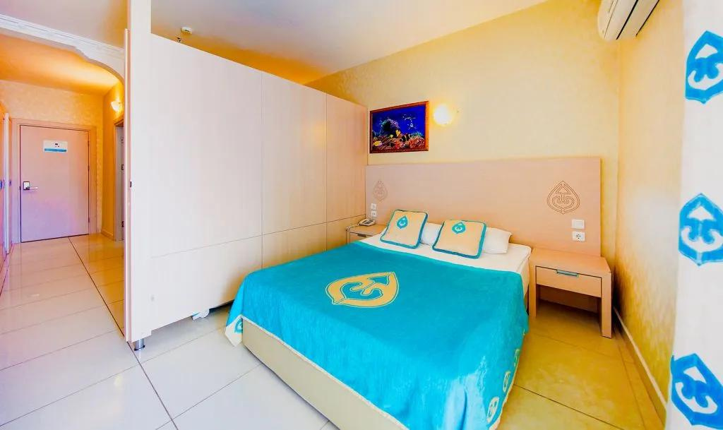 Standard Triple room with balcony