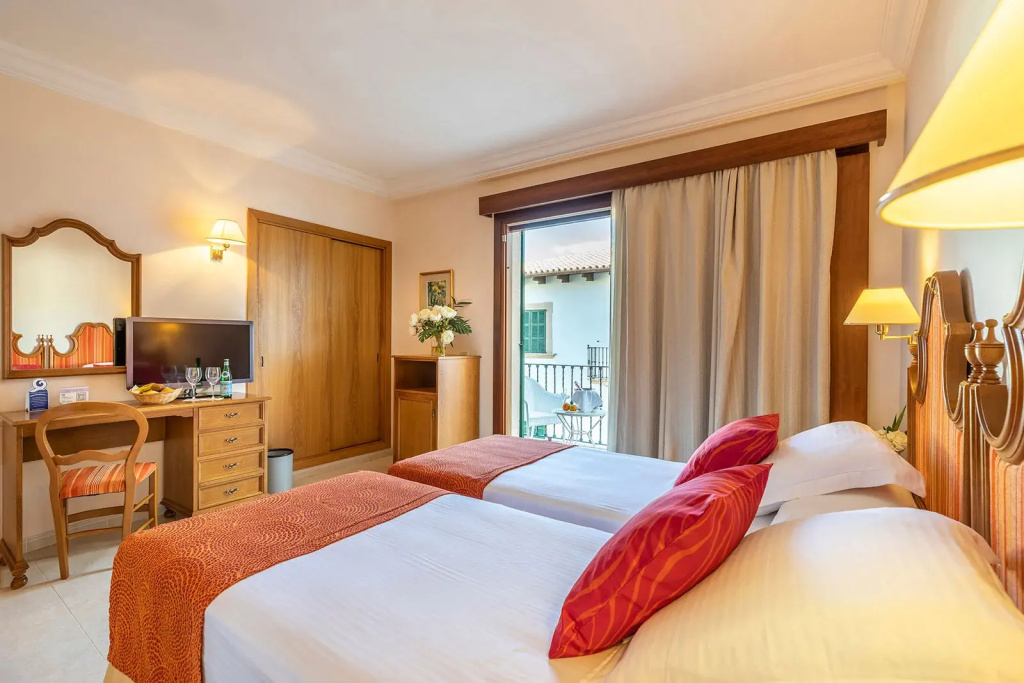 Standard Double room with balcony (twin beds)