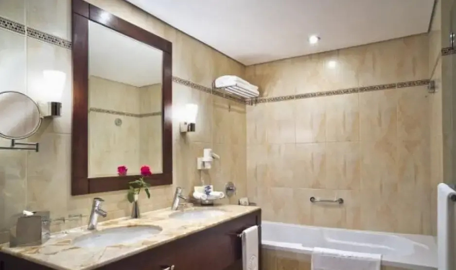 Khalidiya Palace Rayhaan by Rotana Hotel - Chambres