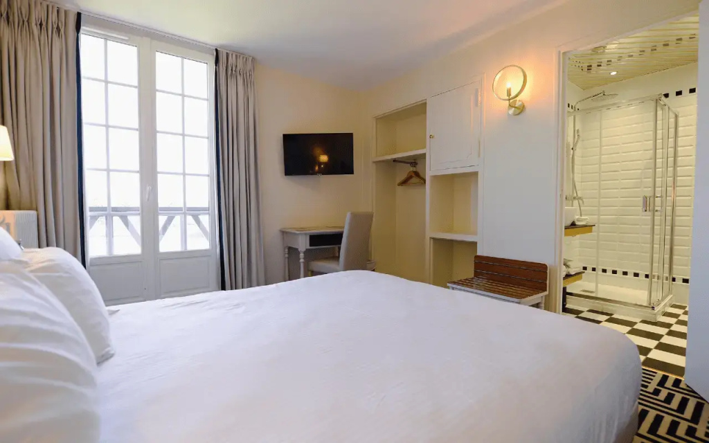 Classic Double room (full double bed)