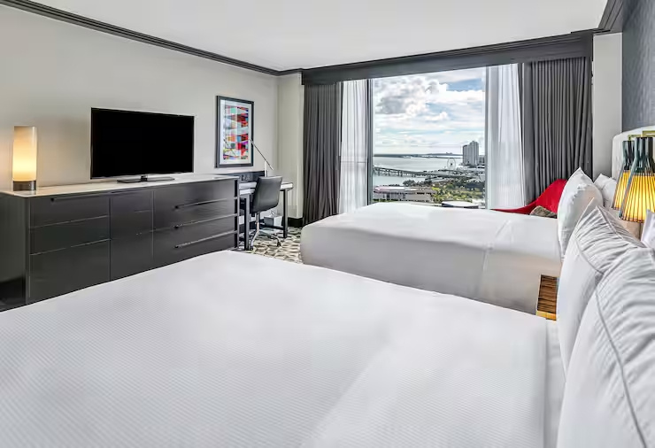 Hilton Miami Downtown Room Type - King Room with Bay View
