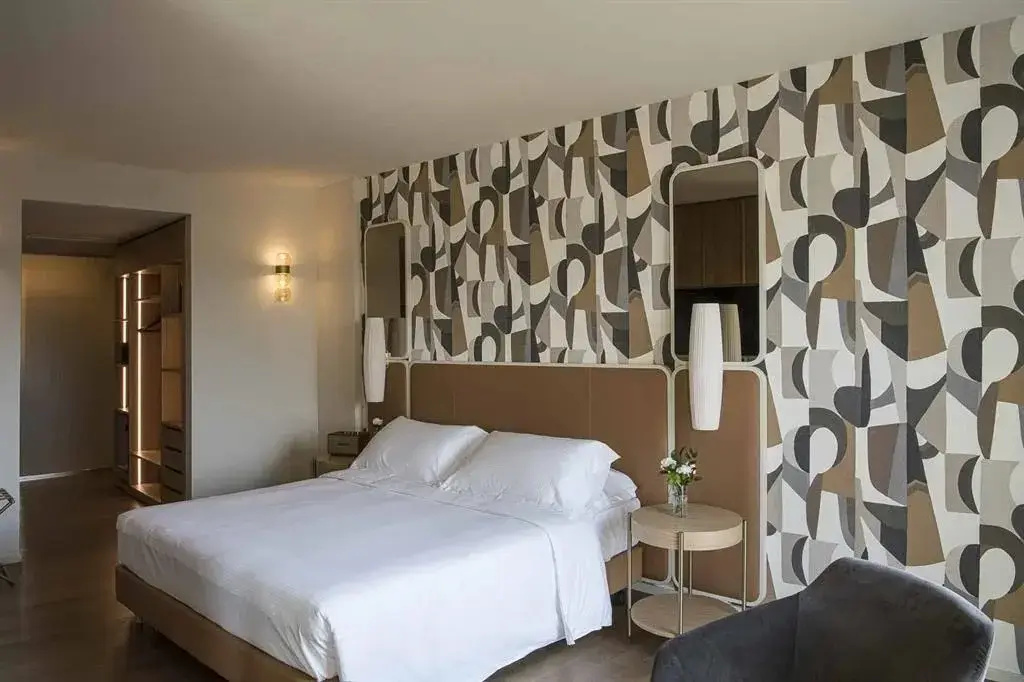 Deluxe Double room (full double bed)