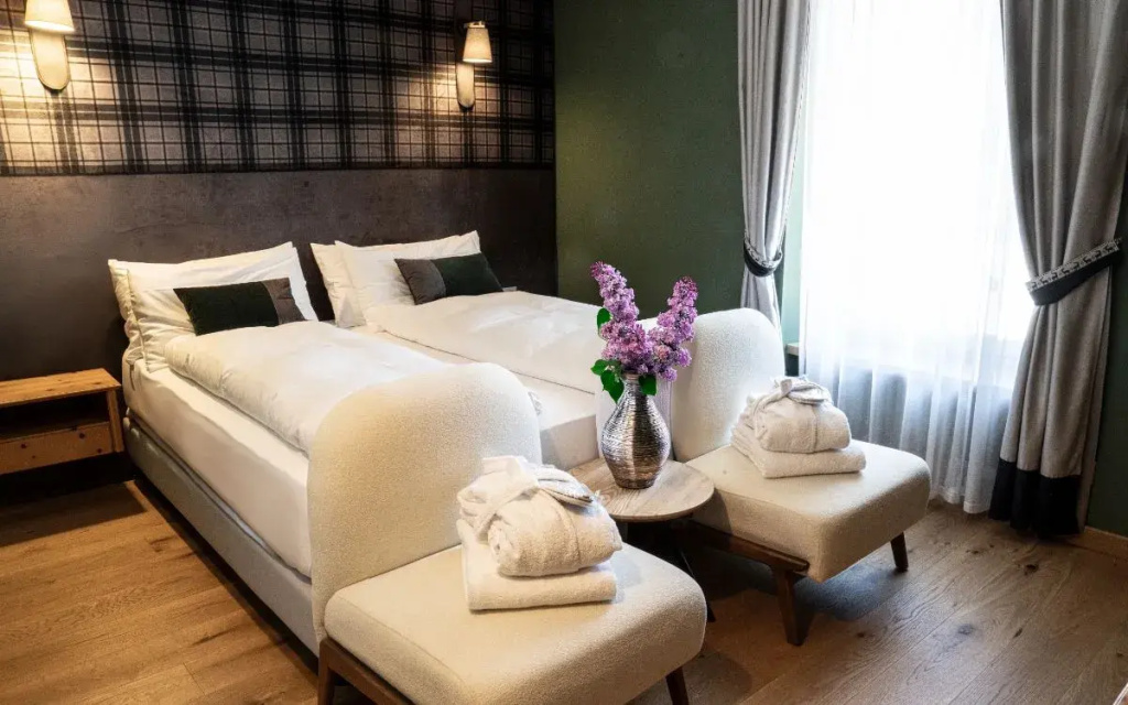 Deluxe Double room with balcony (full double bed)