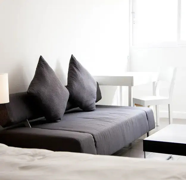 2 Bedrooms DayLight Family room