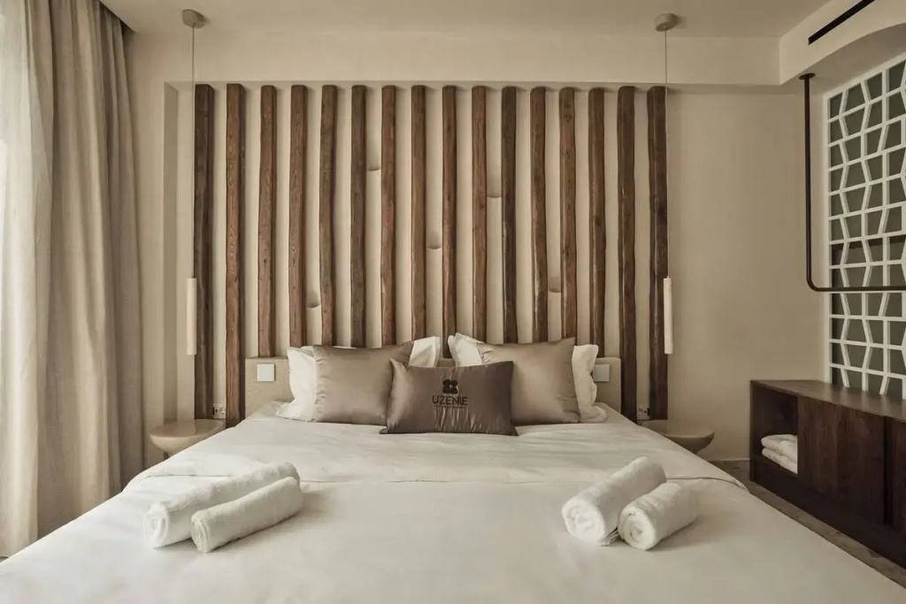 Spa Retreat with Private Pool & Hydromassage Bathtub Double Suite (full double bed)
