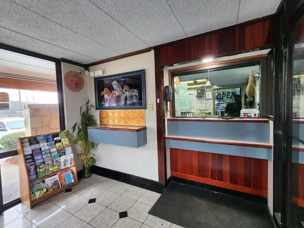 Americas Best Value Inn & Suites Little Rock at Scott Hamilton Dr