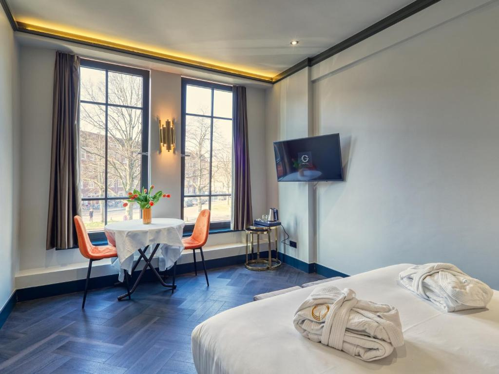 Deluxe Double room (full double bed)