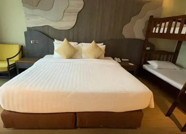Deluxe Family Quadruple room with balcony and with pool view