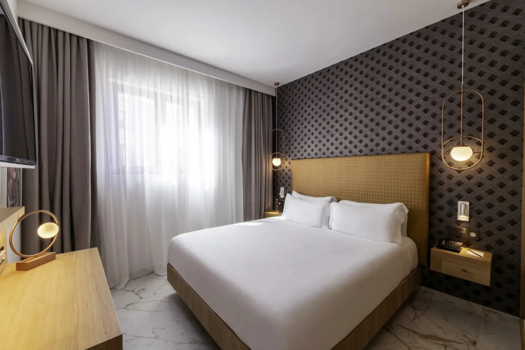 Deluxe Double room with city view (full double bed)