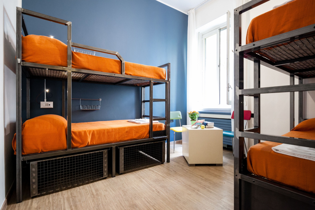 Sextuple room