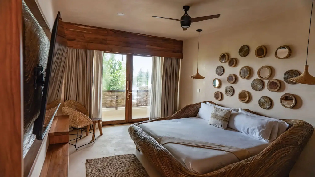 Roof Top Plunge Pool Double Suite (full double bed)