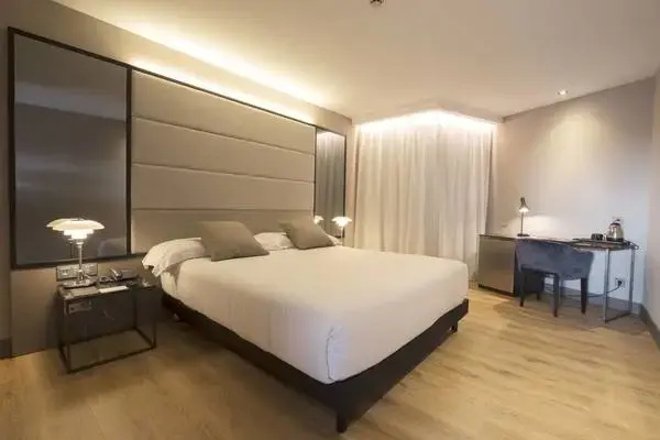 Double Suite (full double bed)