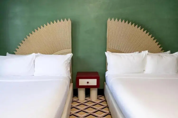 Crest Hotel Suites - Chambres