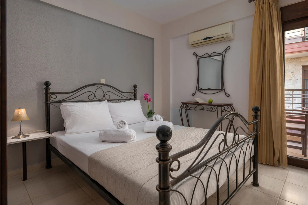 Superior Double room (full double bed)