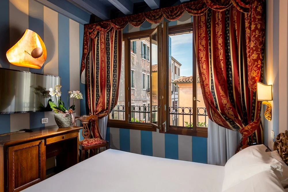 Classic Double room (full double bed)