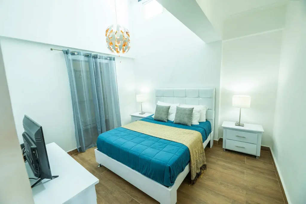 2 Bedrooms Luxury Plus Jacuzzi Quadruple Penthouse Apartment