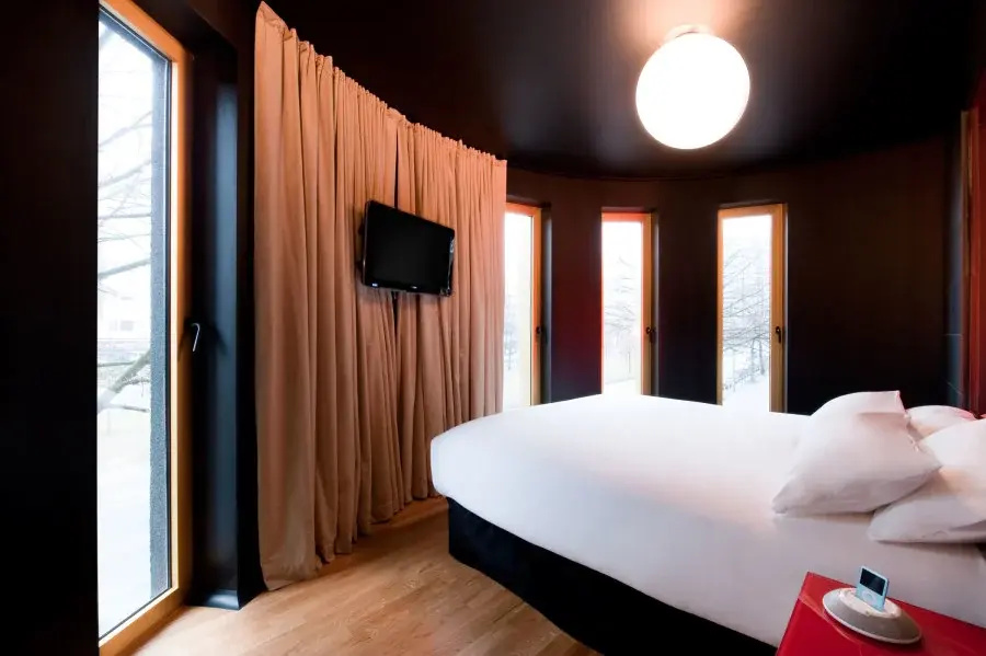 Double Axel Suite (full double bed)