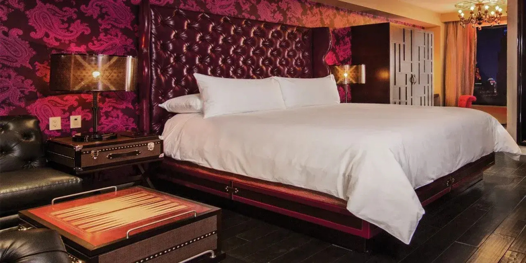 Luxury Double room with strip view (full double bed)