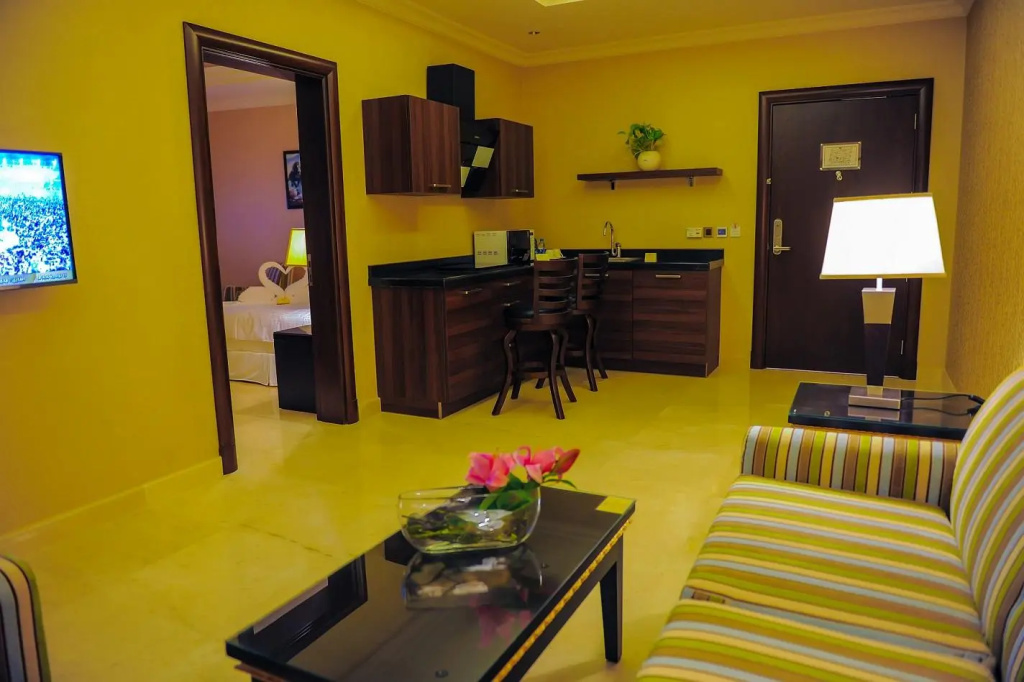 Deluxe Double Suite (full double bed)