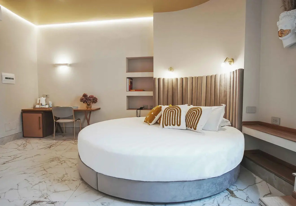 Double Suite (full double bed)