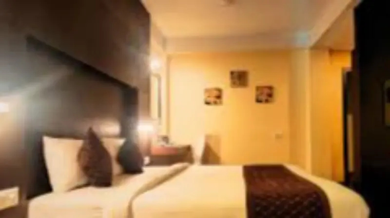 Deluxe Super Double room (full double bed)