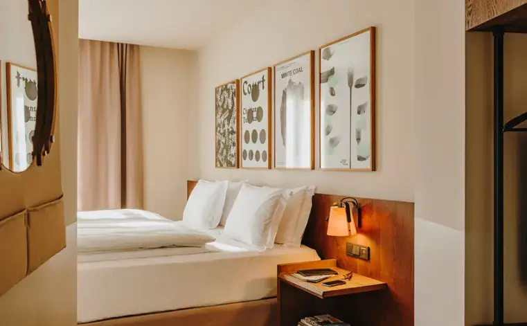 Extra Light Double room with balcony (full double bed)