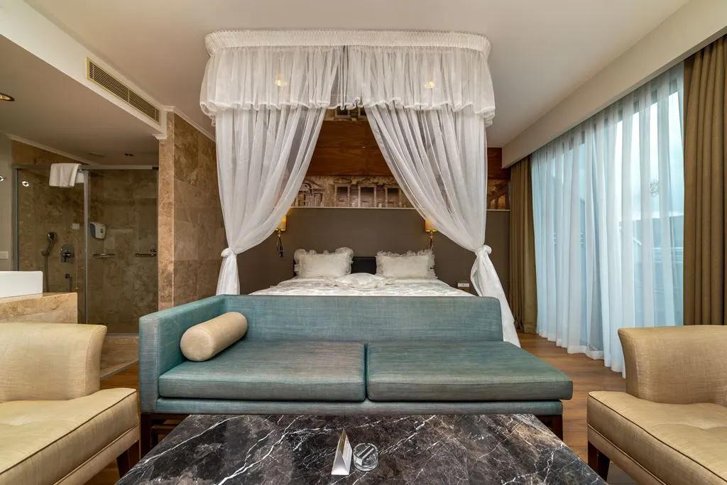 Romance Double Suite with sea view (full double bed)