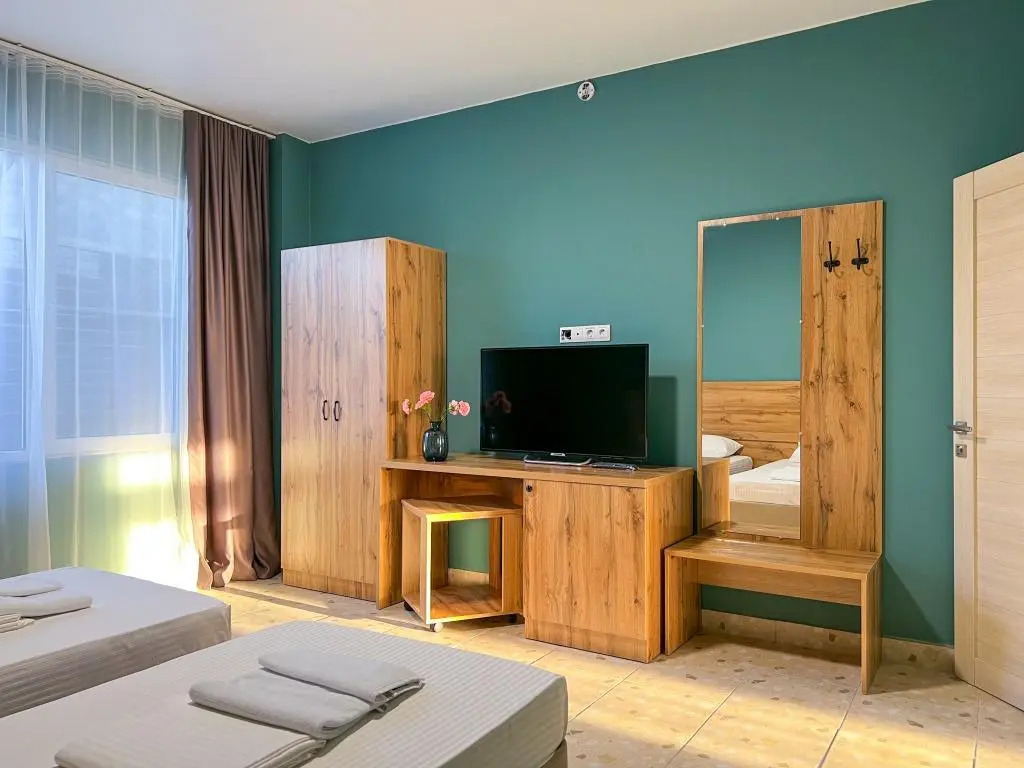 Четырёхместный номер Стандарт (корпус С) с 2 комнатами с видом на парк в Напра