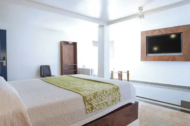 Junior Double room (full double bed)