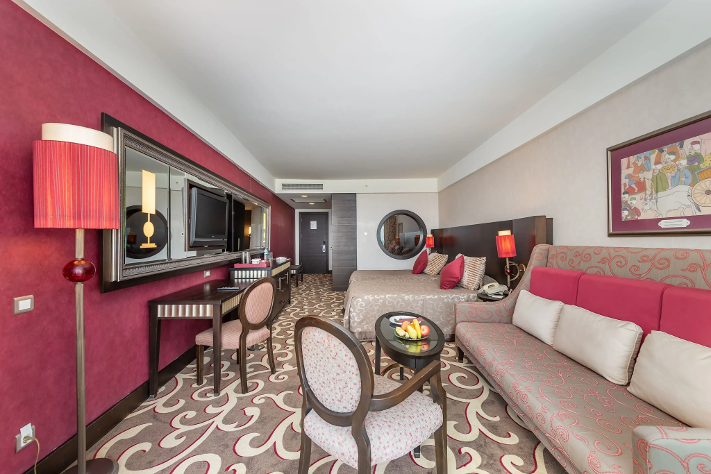 Classic Double room with partial sea view (full double bed)