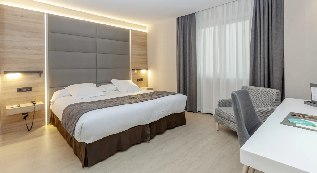 Junior Double room (full double bed)