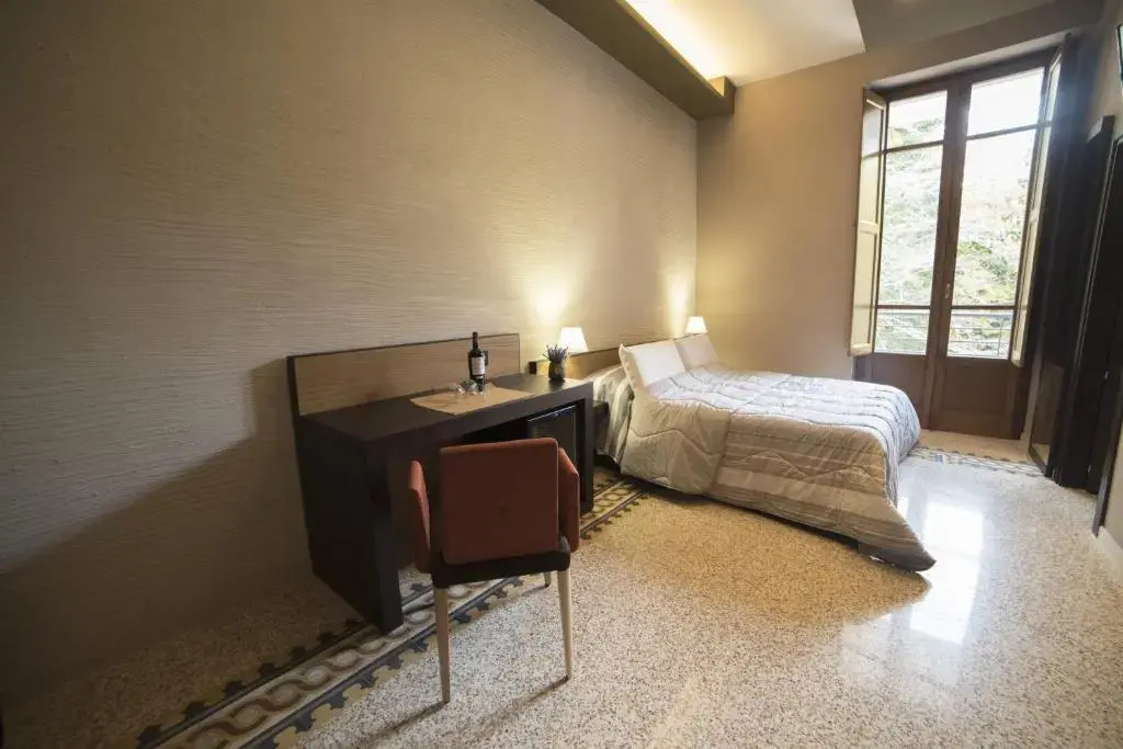 Classic Double room (full double bed)