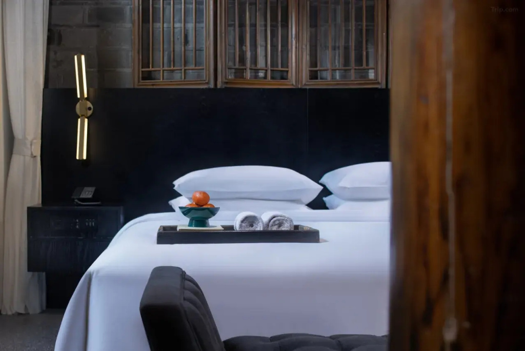Courtyard Double room (full double bed)