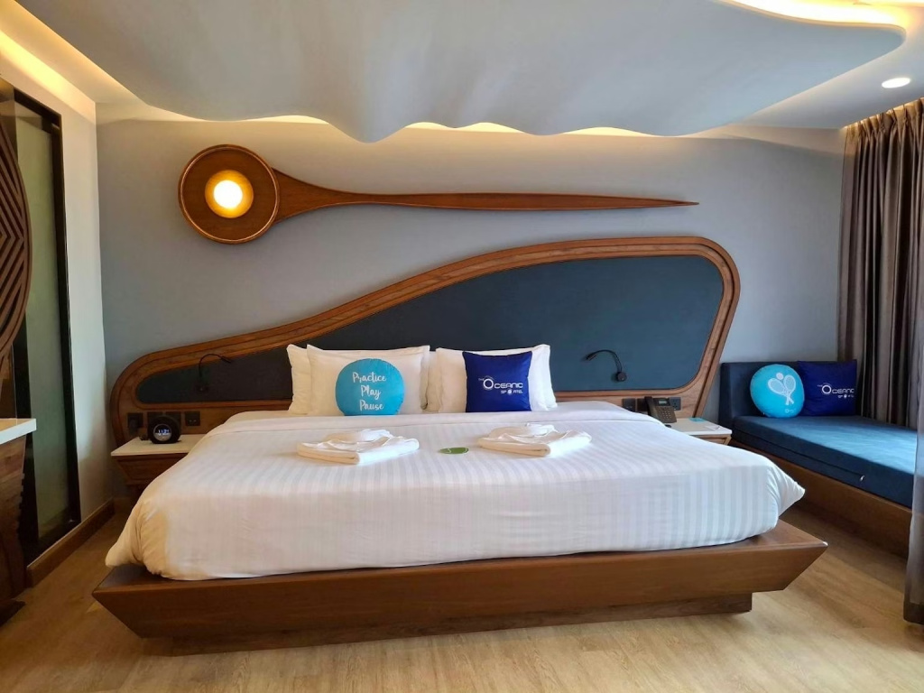 Corner Double Suite (full double bed)