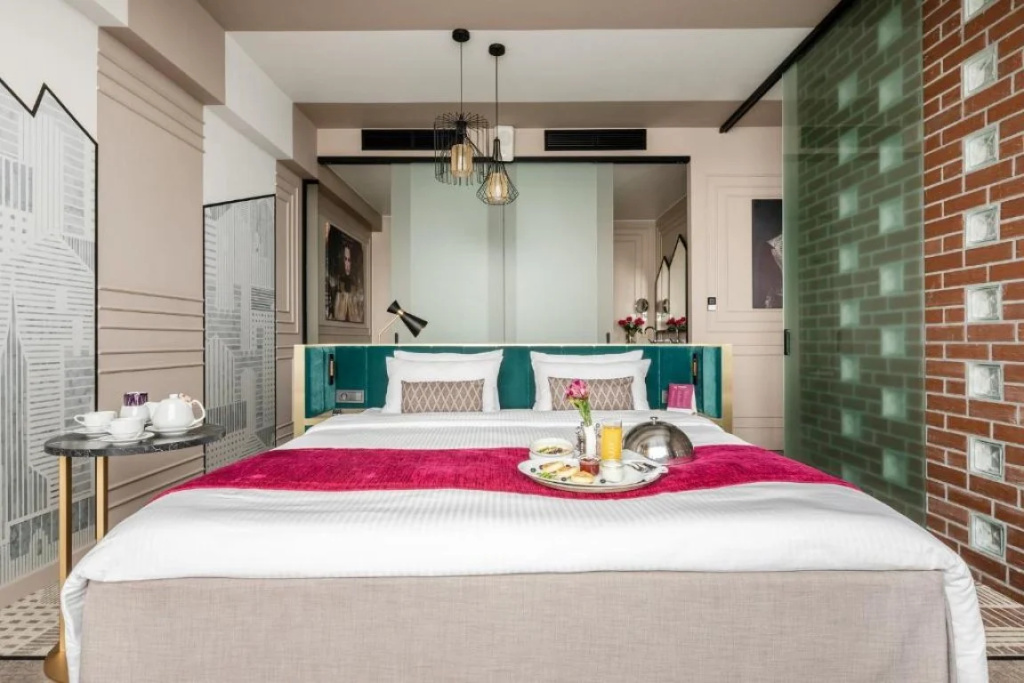 Mercure Kaliningrad Hotel Room Type - Double Suite with lake view full double bed