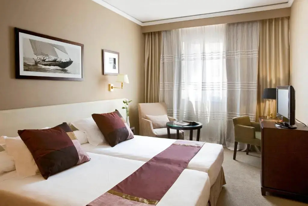 Double room (full double bed)