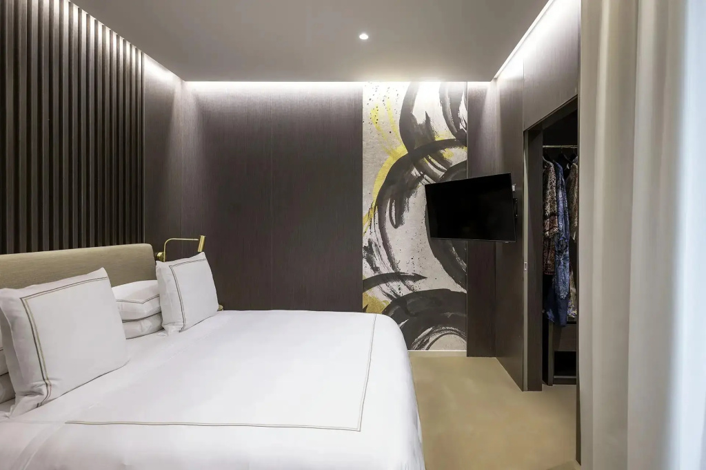 Double Suite (full double bed)