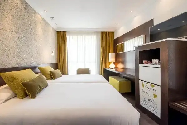 Deluxe Connecting room