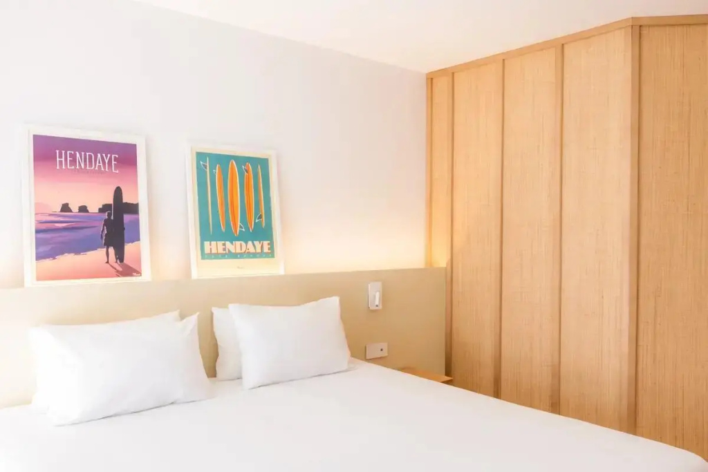 Classic Double room with balcony (full double bed)