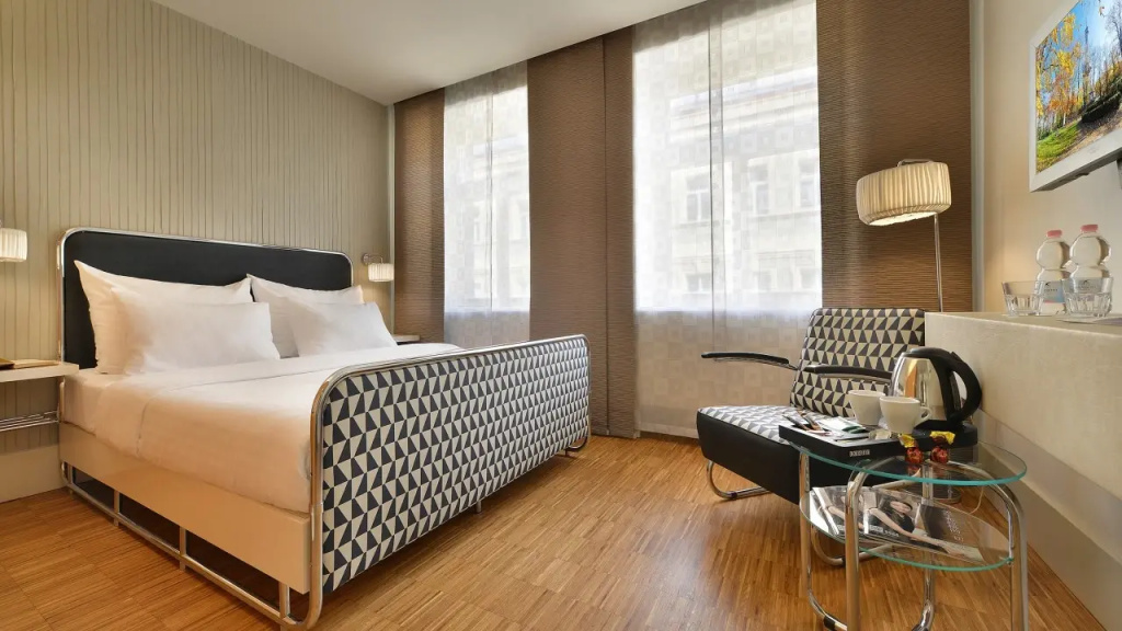 Superior Double room with balcony (full double bed)