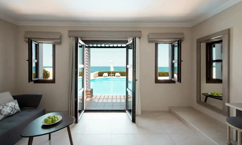 Sharing Pool Double Suite seafront (full double bed)